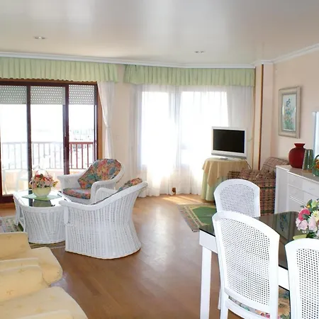 3 Bedrooms At 50 M Away From The Beach With Sea View And Furnished Terrace * סנשנשו