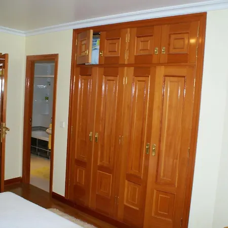 3 Bedrooms At 50 M Away From The Beach With Sea View And Furnished Terrace סנשנשו