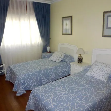 3 Bedrooms At 50 M Away From The Beach With Sea View And Furnished Terrace דירה
