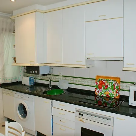 3 Bedrooms At 50 M Away From The Beach With Sea View And Furnished Terrace סנשנשו
