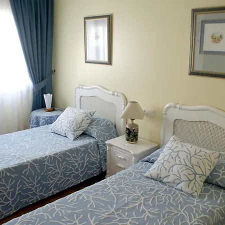 3 Bedrooms At 50 M Away From The Beach With Sea View And Furnished Terrace סנשנשו