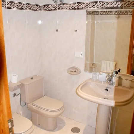 3 Bedrooms At 50 M Away From The Beach With Sea View And Furnished Terrace דירה