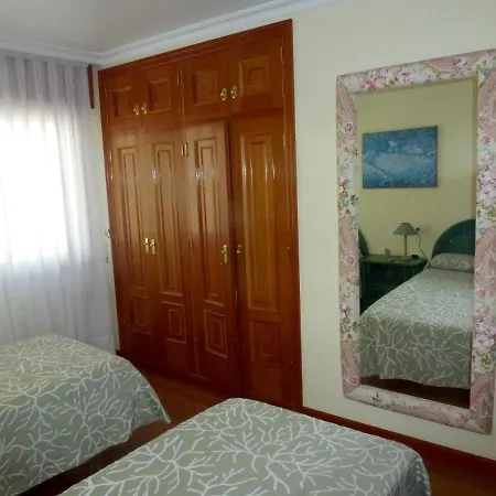3 Bedrooms At 50 M Away From The Beach With Sea View And Furnished Terrace דירה סנשנשו